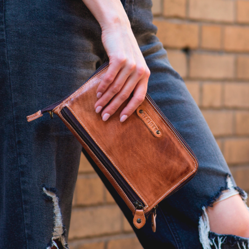 Templeton II Genuine Leather Handbag in Tan Rustic | Bed Stu