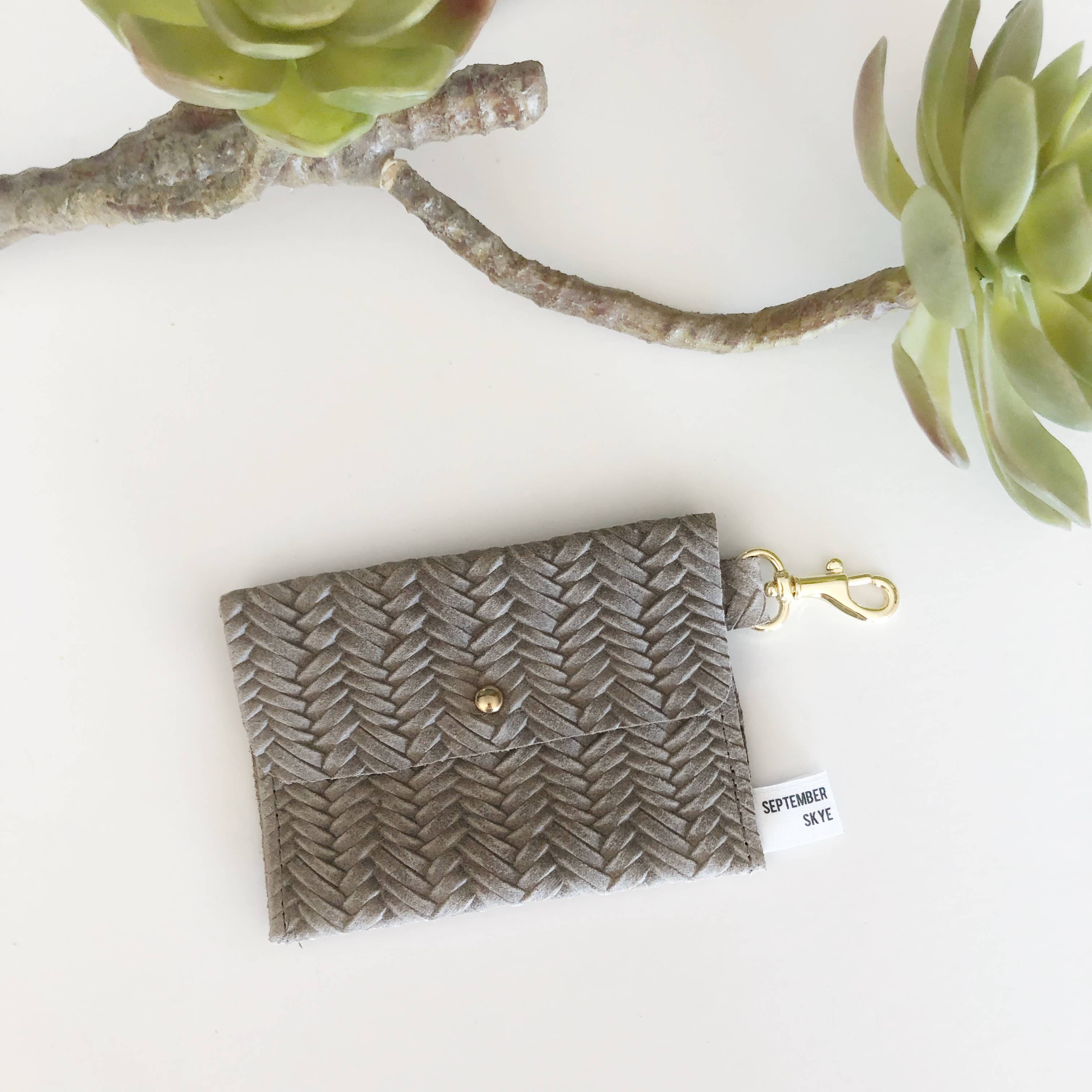Leather card wallet in braided gray