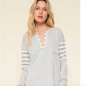 STRIPE CONTRAST GROMMET HENLEY TOP