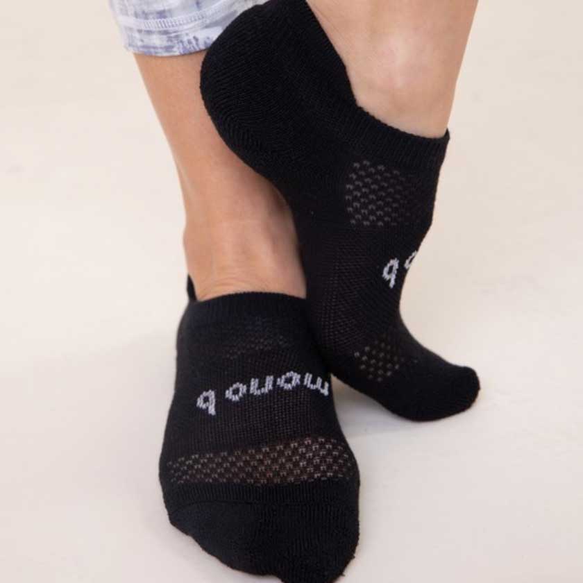 Your go-to, no show socks for working out and everyday moves. In Black. The heel tab helps keep them in place and moisture-wicking materials make them perfect for every activity.

70% cotton, 28% polyester, 2% spandex.
Moisture-wicking. Four-way stretch.