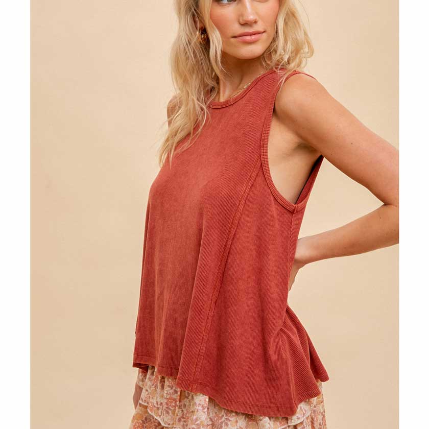 DISTRESSED RIB SCOOP BACK DETAILED EASY TANK IN RUST